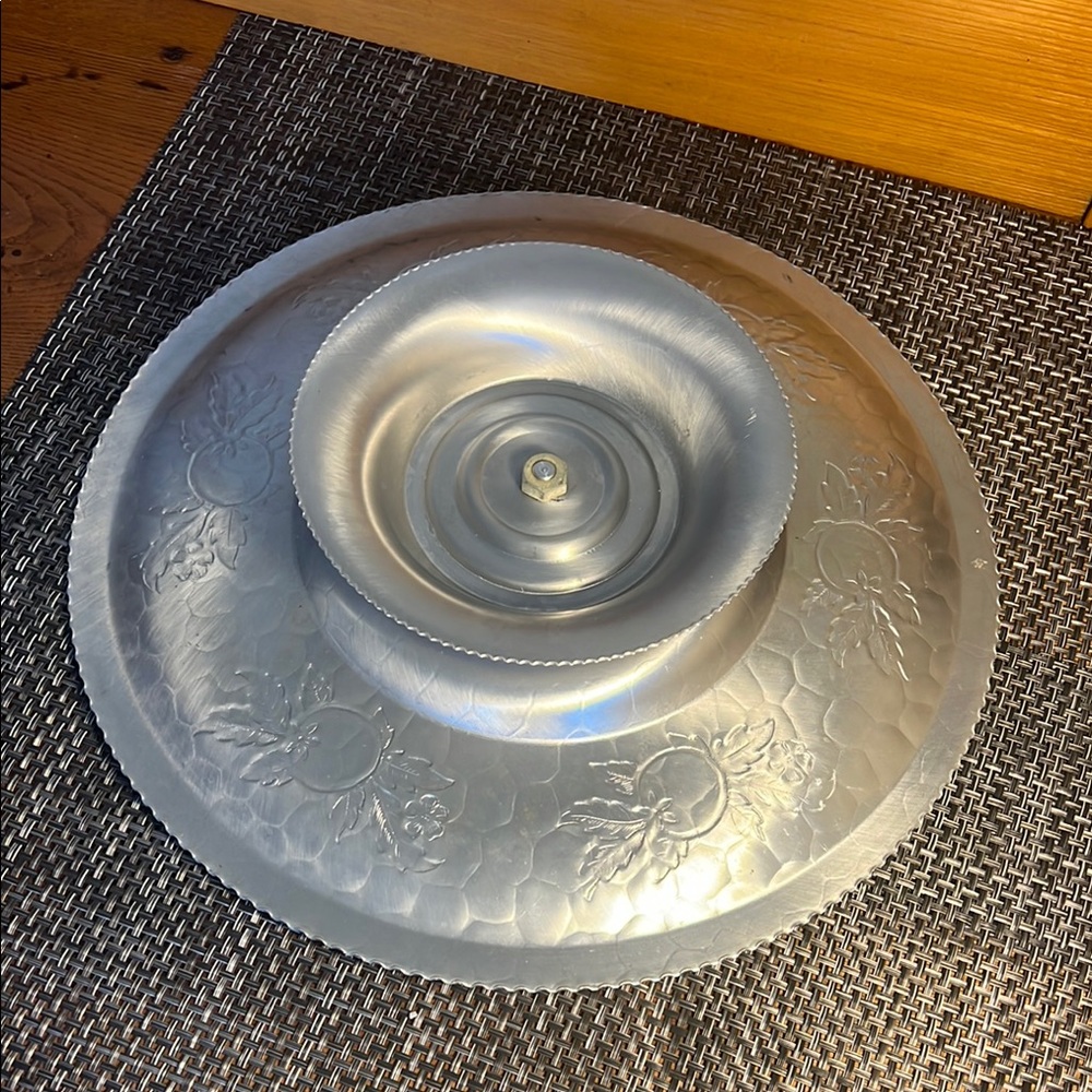 VTG Wilson Specialties Metal Lazy Susan Pedestal Platter w Glass Divided Dish - Picture 3 of 4
